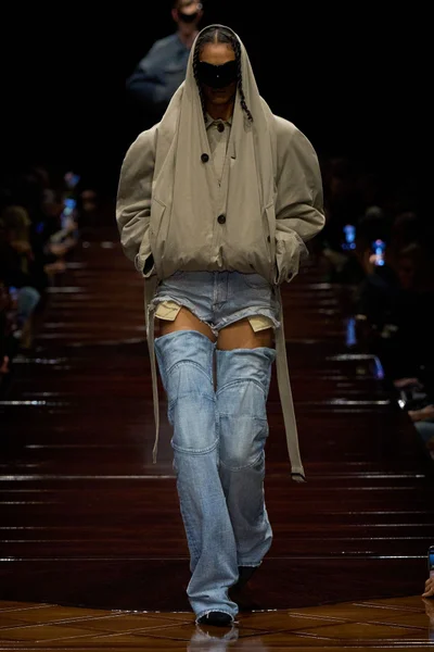Look 23